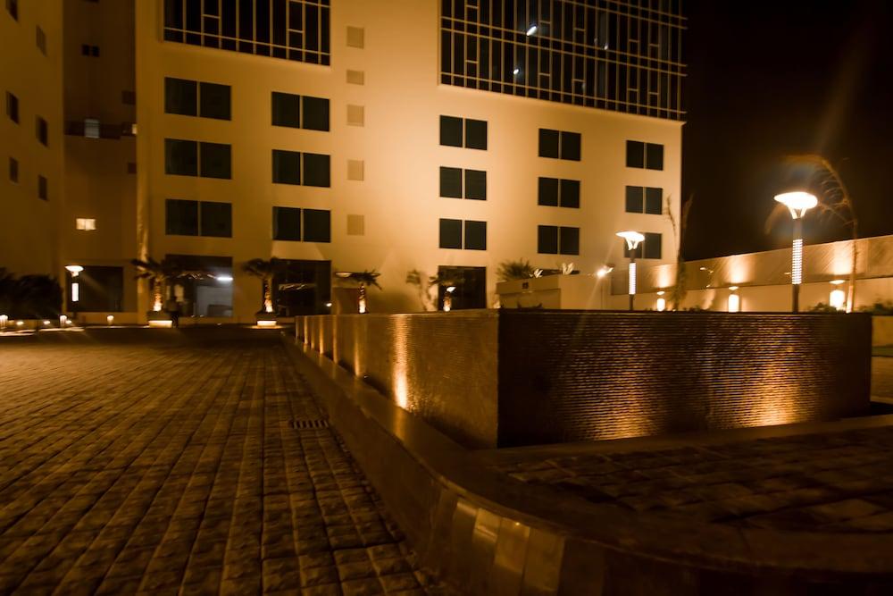 Lemon Tree Hotel, Sector 60, Gurugram Gurgaon Esterno foto