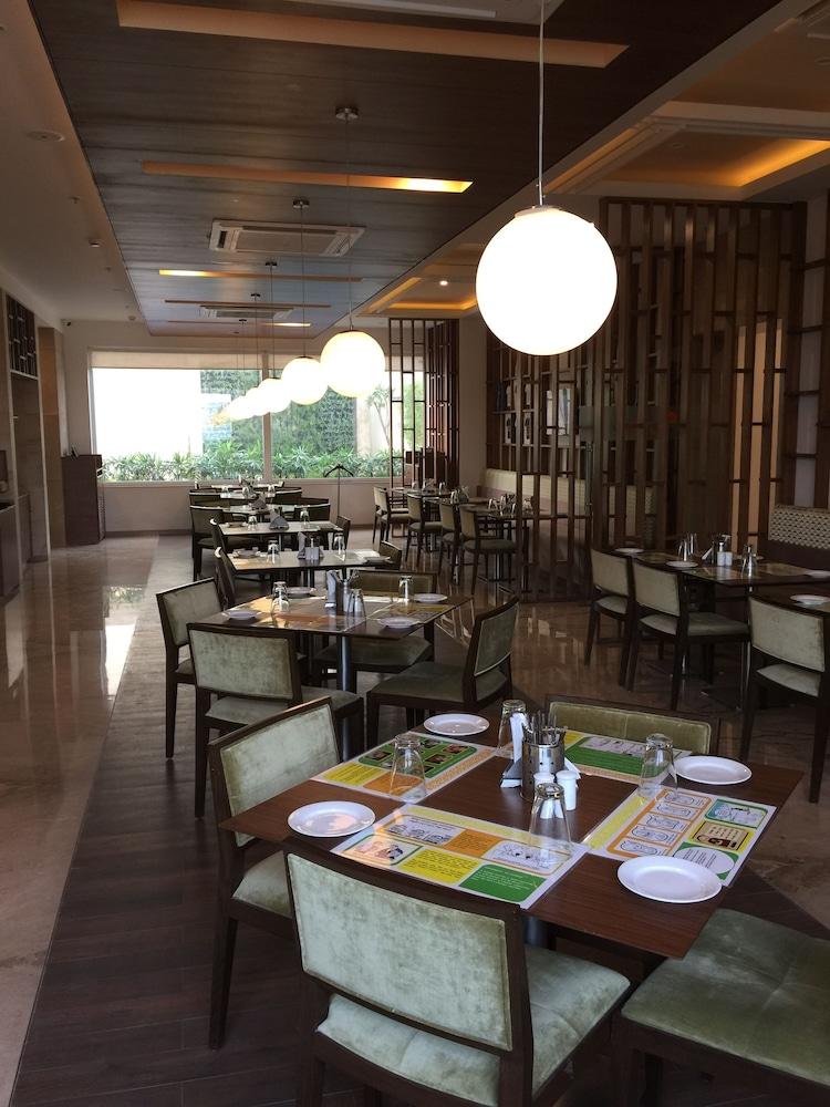 Lemon Tree Hotel, Sector 60, Gurugram Gurgaon Esterno foto