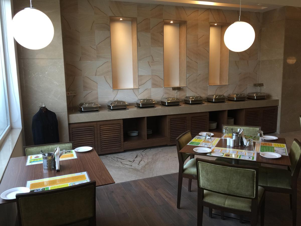 Lemon Tree Hotel, Sector 60, Gurugram Gurgaon Esterno foto