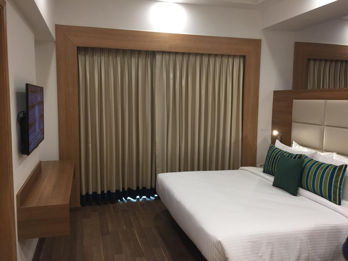 Lemon Tree Hotel, Sector 60, Gurugram Gurgaon Esterno foto